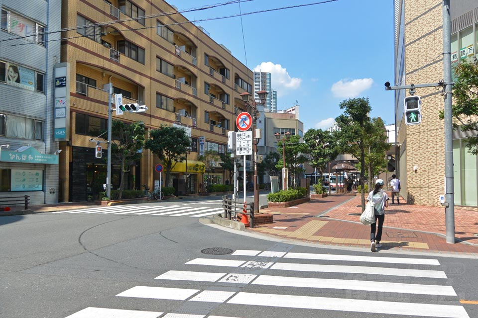 三鷹駅前郵便局交差点