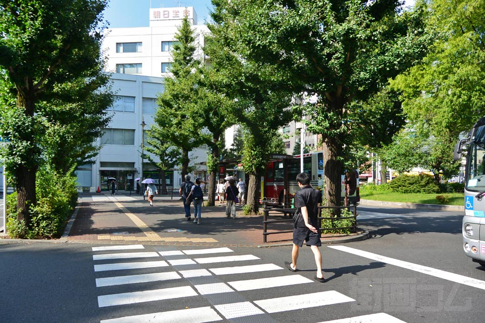 JR三鷹駅北口前