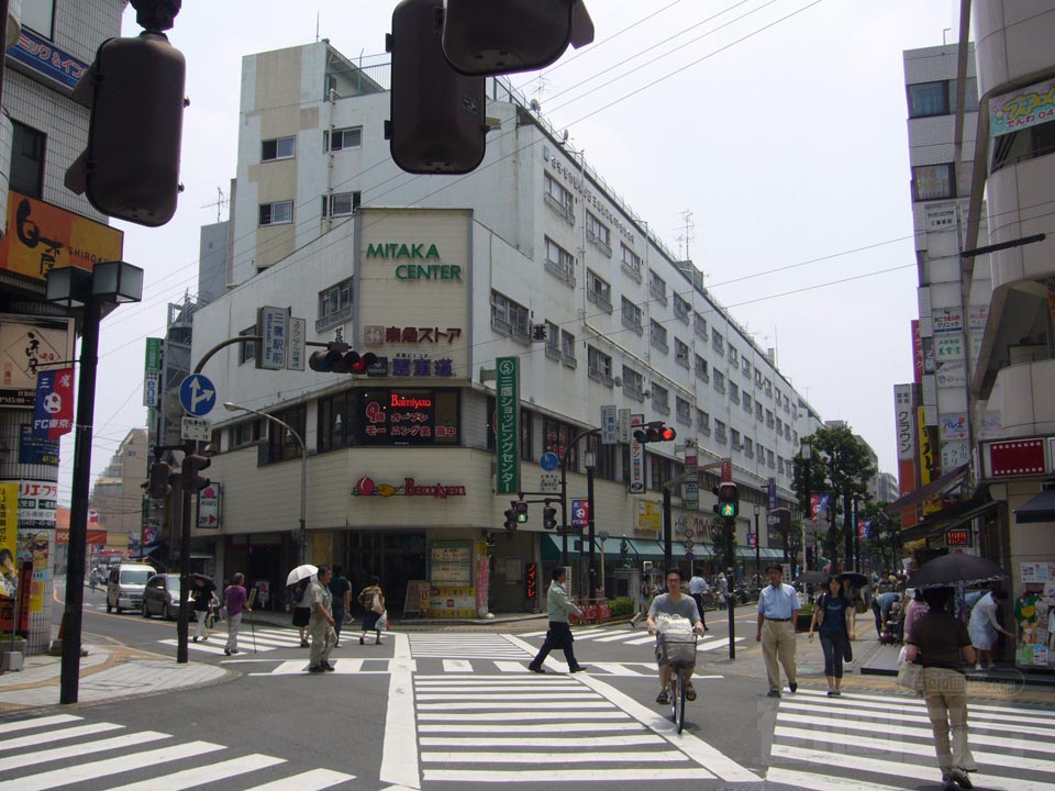 三鷹駅前交差点