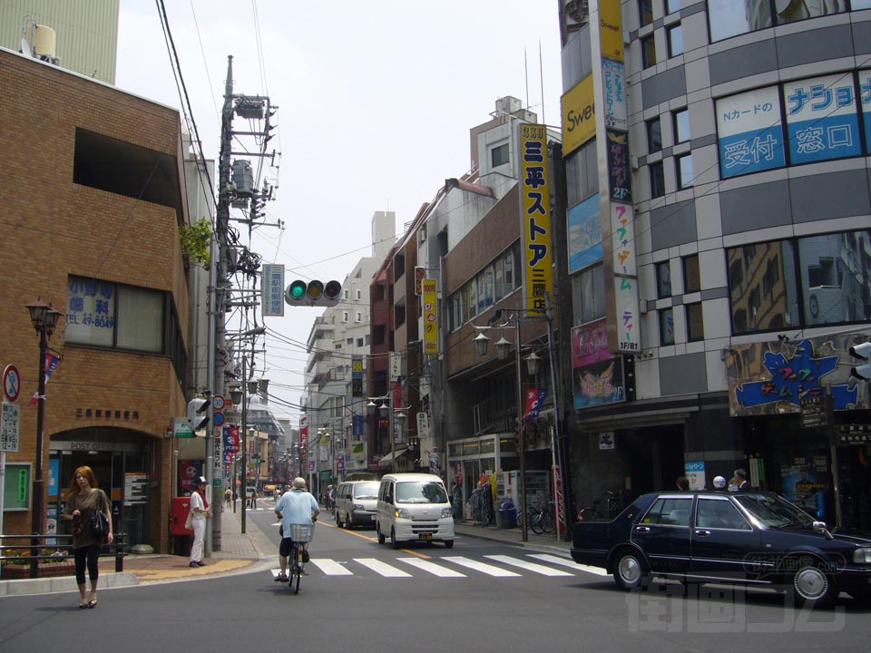 三鷹駅前郵便局交差点