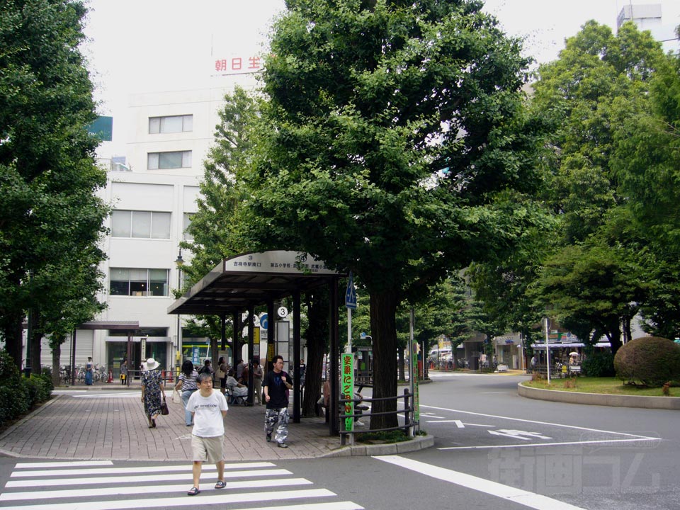 JR三鷹駅北口