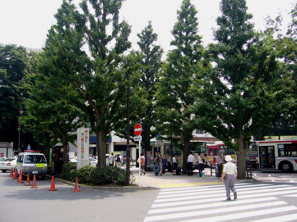 JR三鷹駅北口