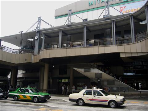JR三鷹駅南口写真画像