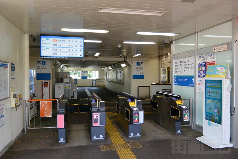 西武武蔵砂川駅改札口