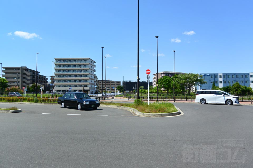 西武武蔵砂川駅前