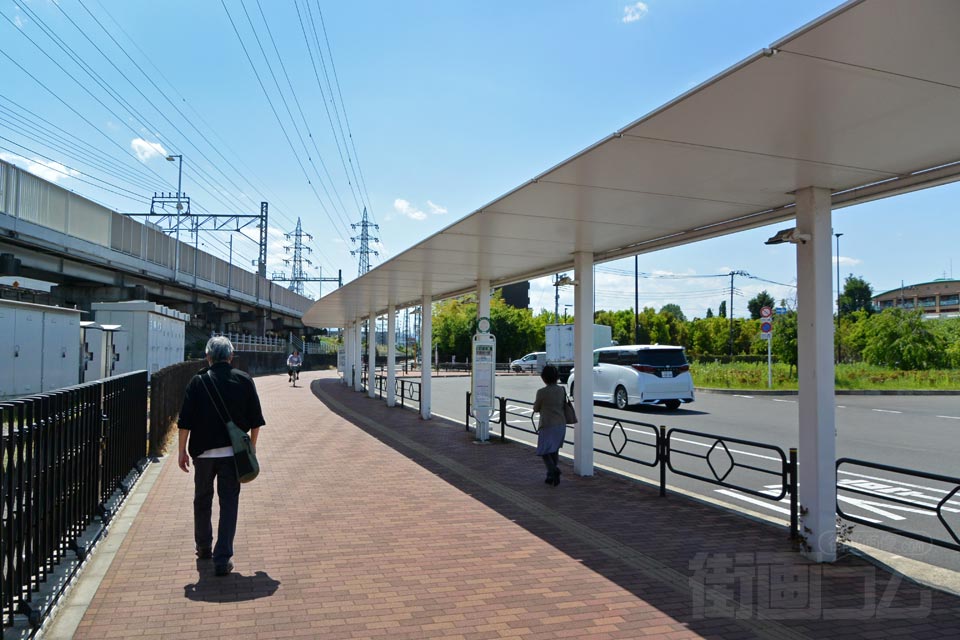 西武武蔵砂川駅前