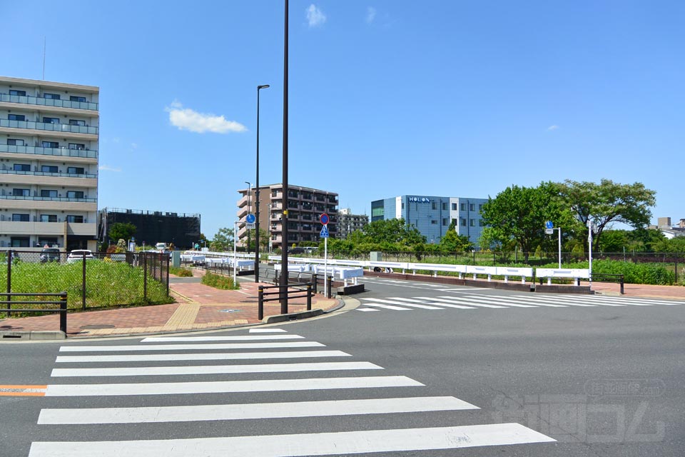 西武武蔵砂川駅前
