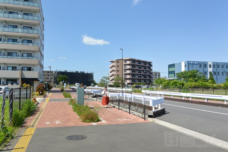 西武武蔵砂川駅前