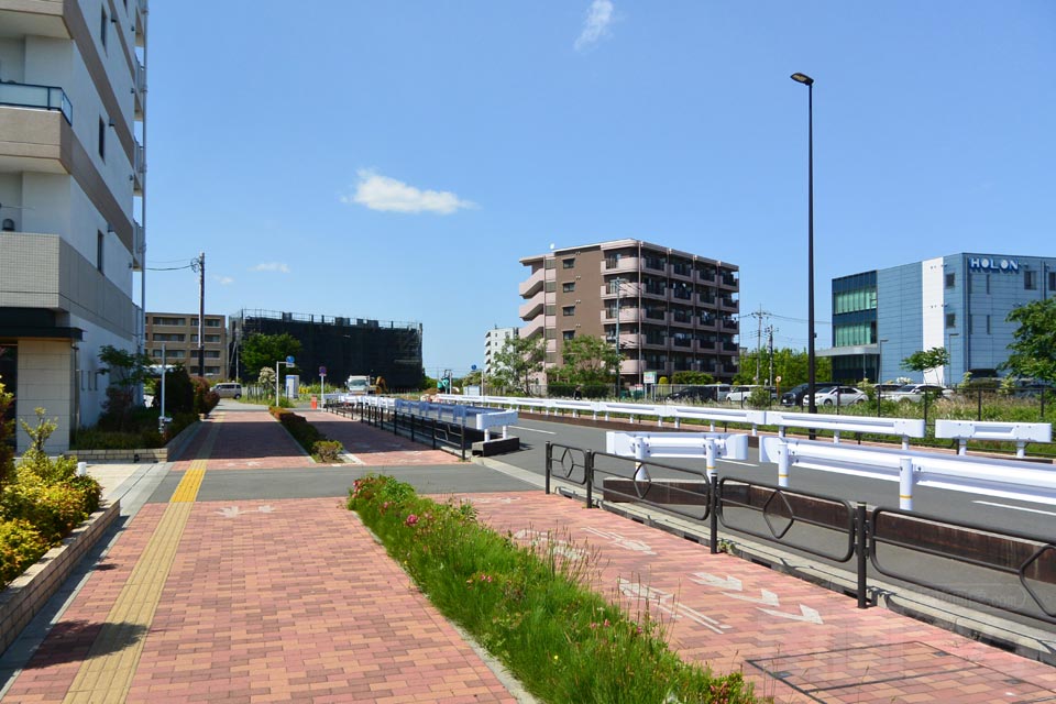 西武武蔵砂川駅前