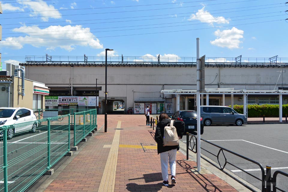 西武武蔵砂川駅前