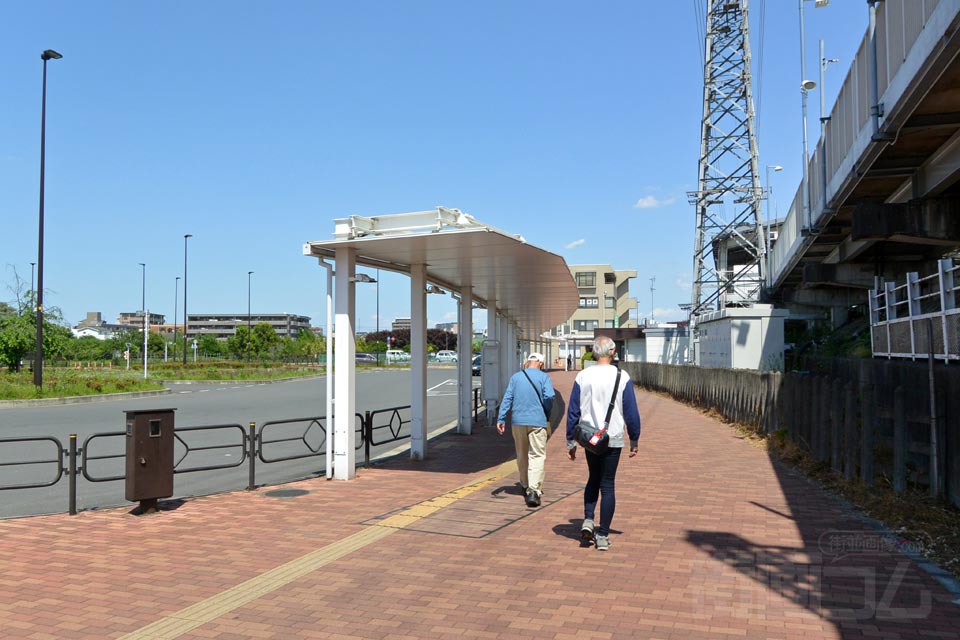 西武武蔵砂川駅前