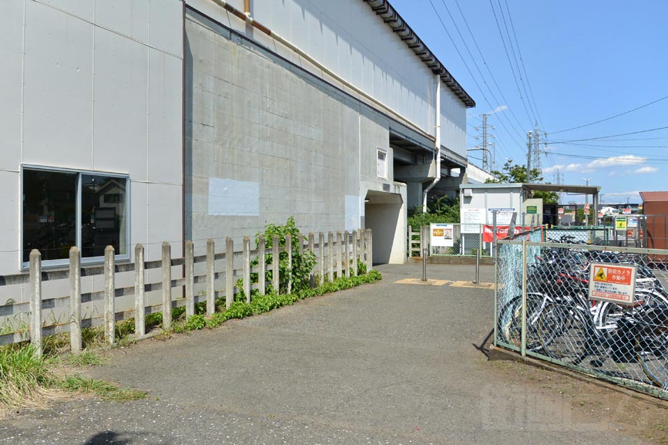 西武武蔵砂川駅南側