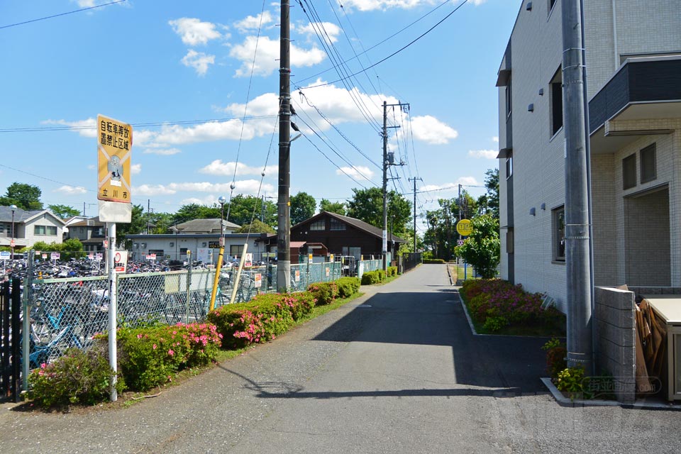 西武武蔵砂川駅南側