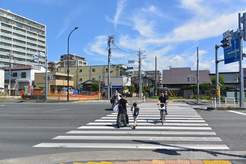 西府駅入口交差点