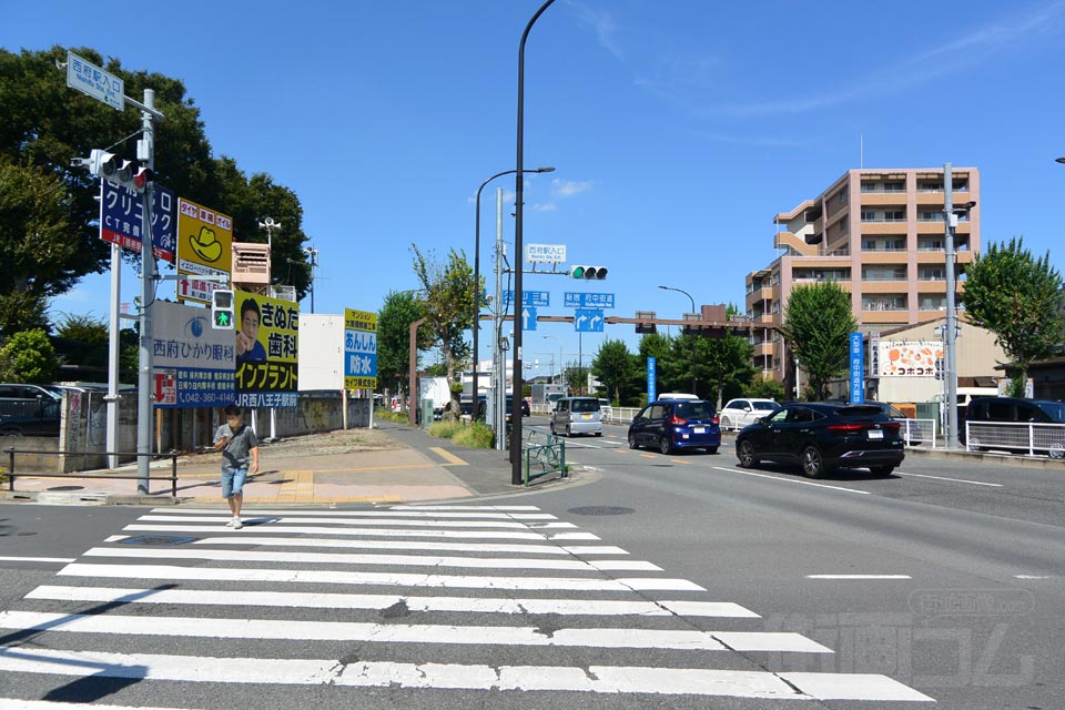 西府駅入口交差点