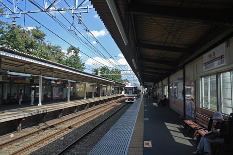 京王柴崎駅ホーム(京王線)写真画像