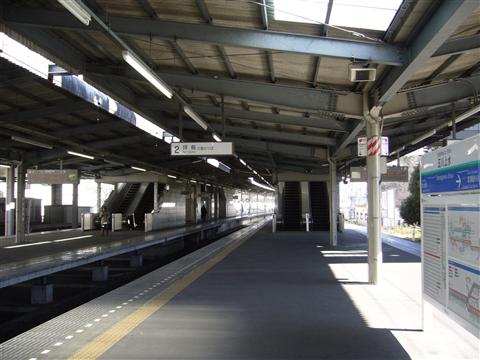 西武玉川上水駅ホーム(西武拝島線)写真画像