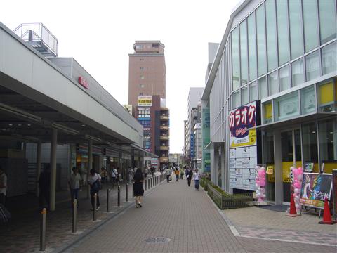 小田急鶴川駅前写真画像