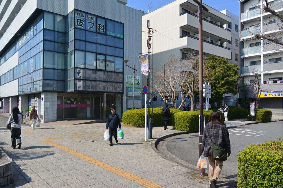 JR谷保駅北口