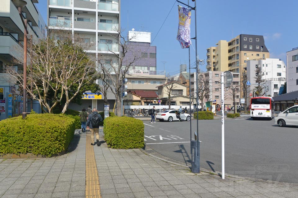 JR谷保駅北口