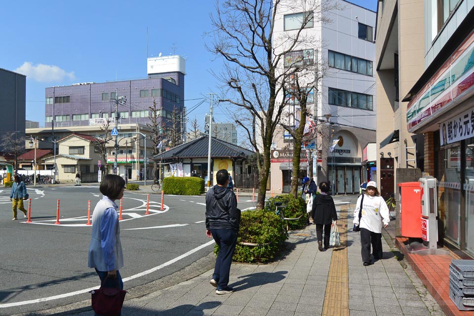 JR谷保駅北口