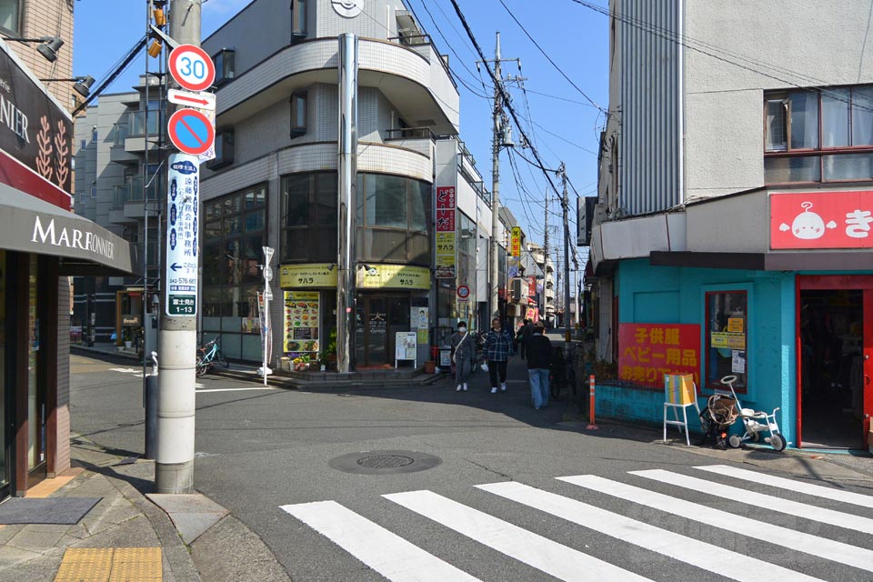 谷保駅北口商店街