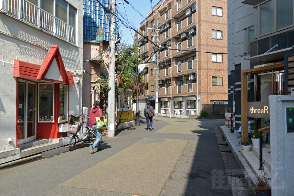 谷保駅北口商店街