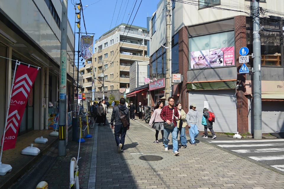 谷保駅北口商店街