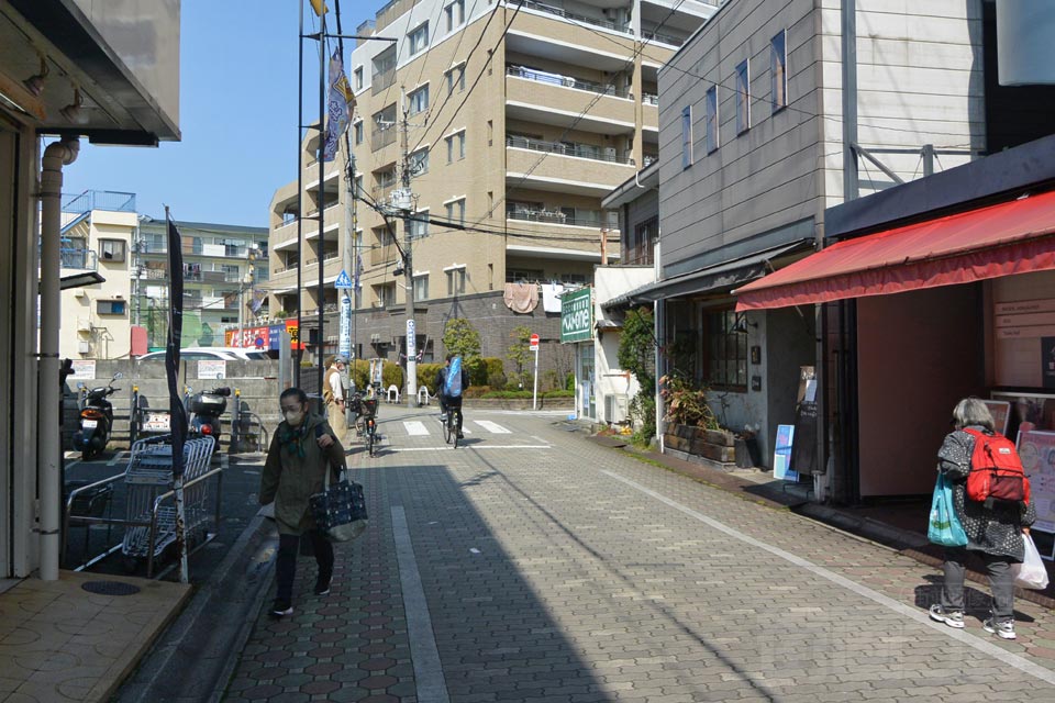谷保駅北口商店街