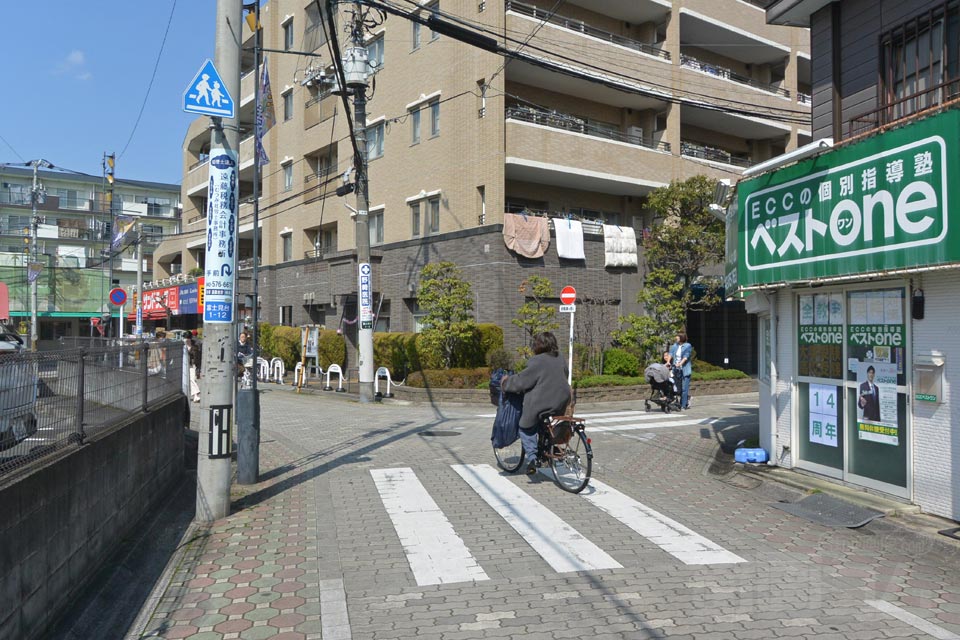 谷保駅北口商店街