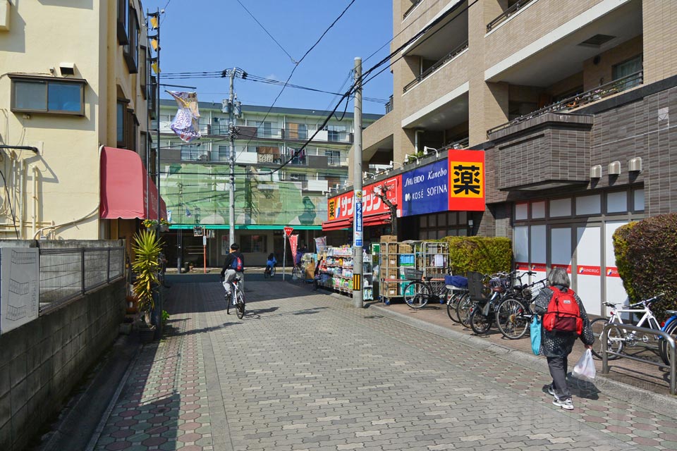 谷保駅北口商店街