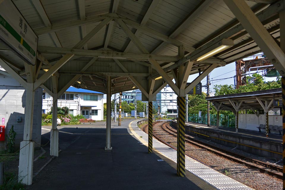 JR浅野駅ホーム(鶴見線海芝浦支線)