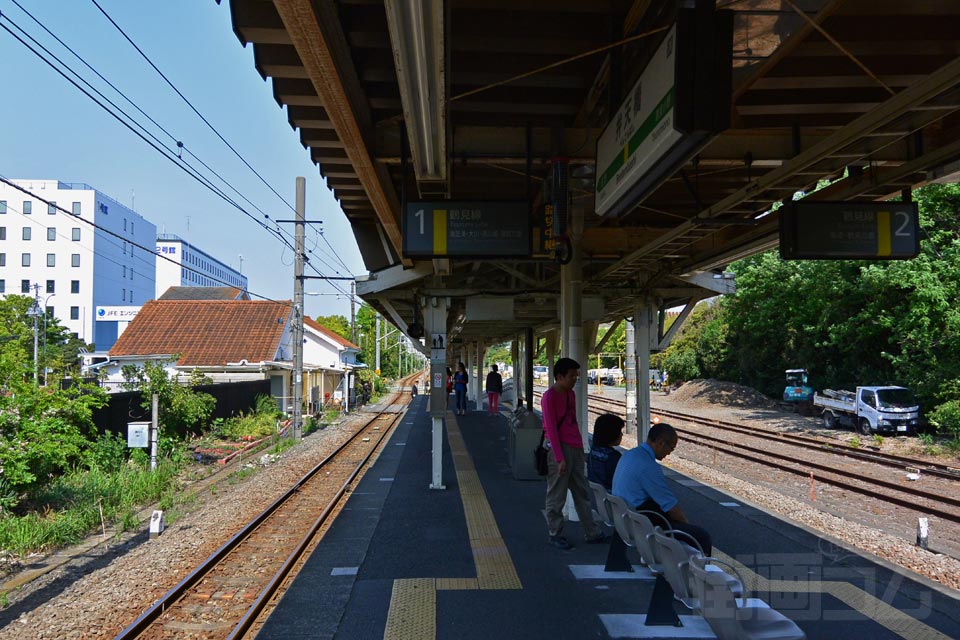 JR弁天橋駅ホーム(鶴見線)