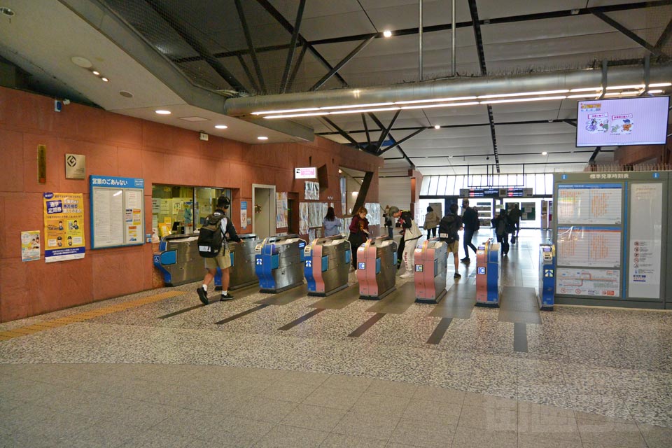 小田急秦野駅改札口
