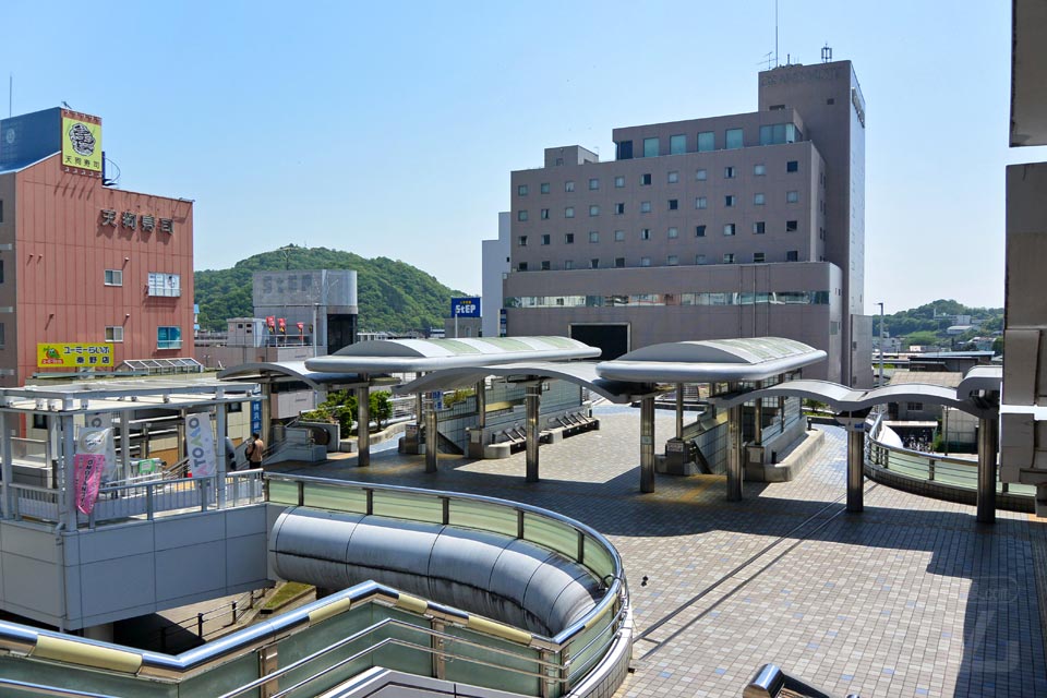小田急秦野駅北口前