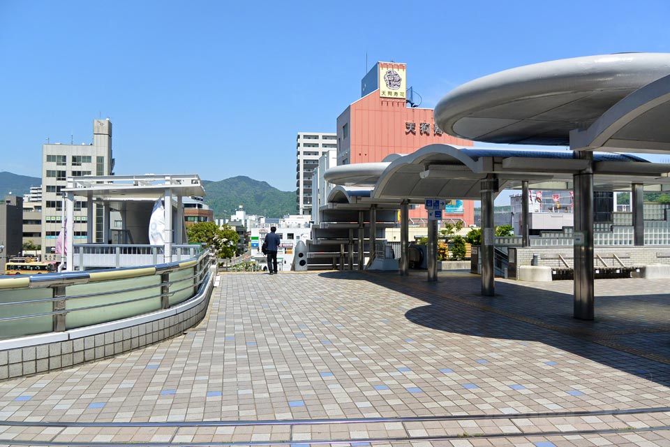 小田急秦野駅北口前