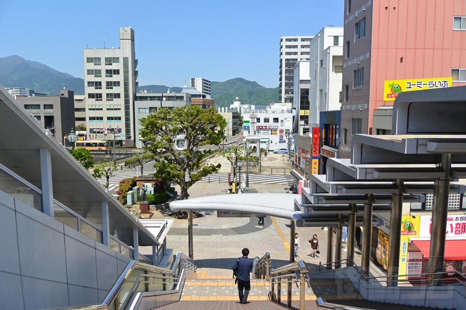 小田急秦野駅北口前
