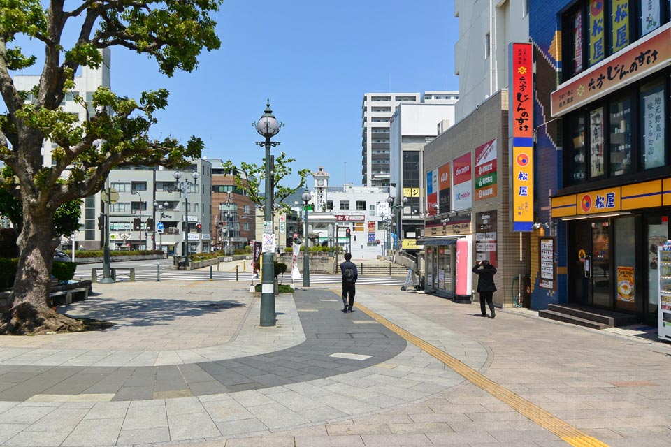 秦野駅北口広場