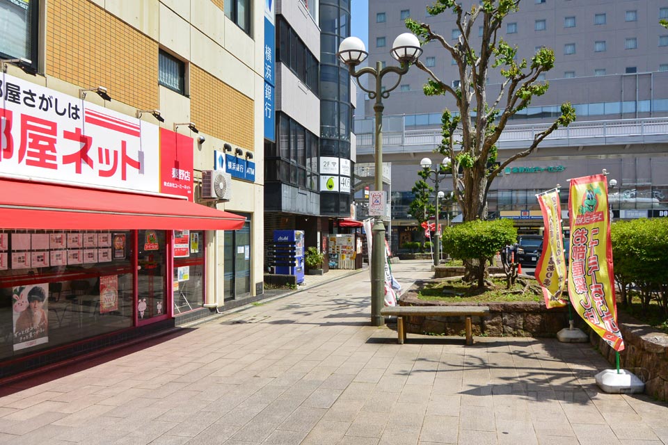 小田急秦野駅北口前