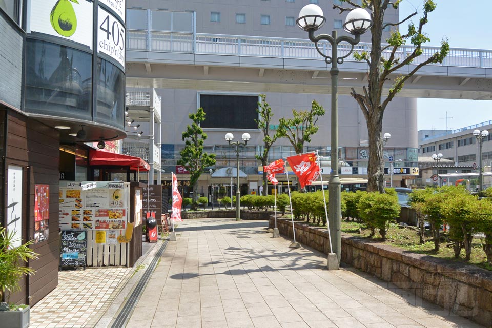 小田急秦野駅北口前