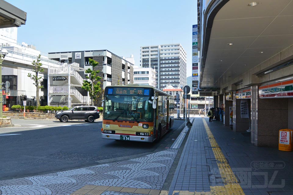 小田急秦野駅北口前