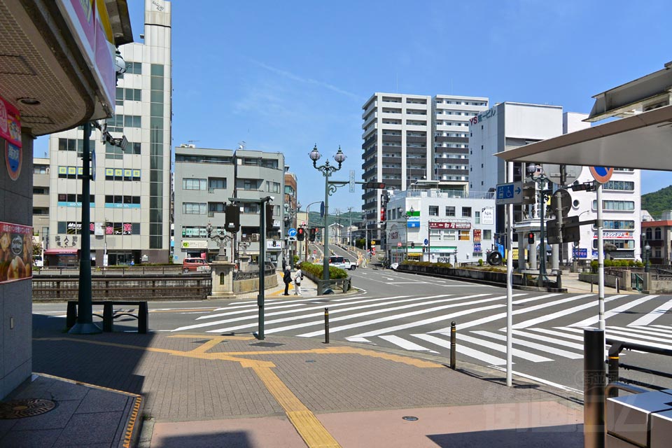 小田急秦野駅北口前