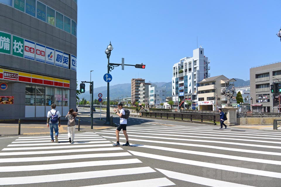 秦野駅前スクランブル交差点