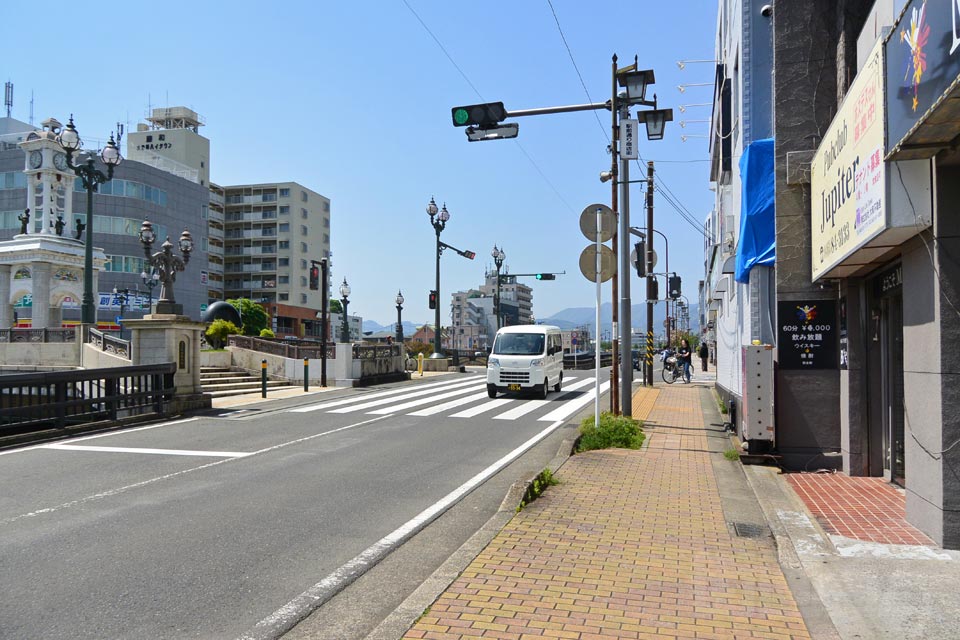秦野市本町