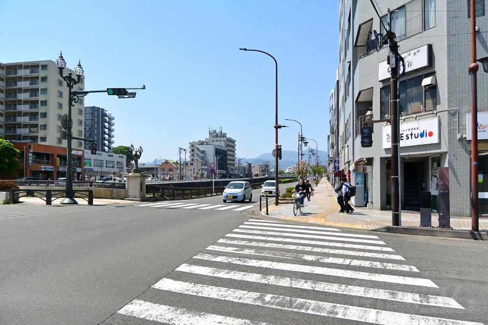 秦野市本町