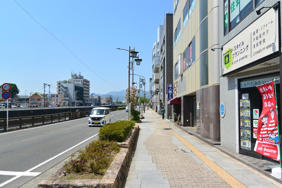 秦野市本町