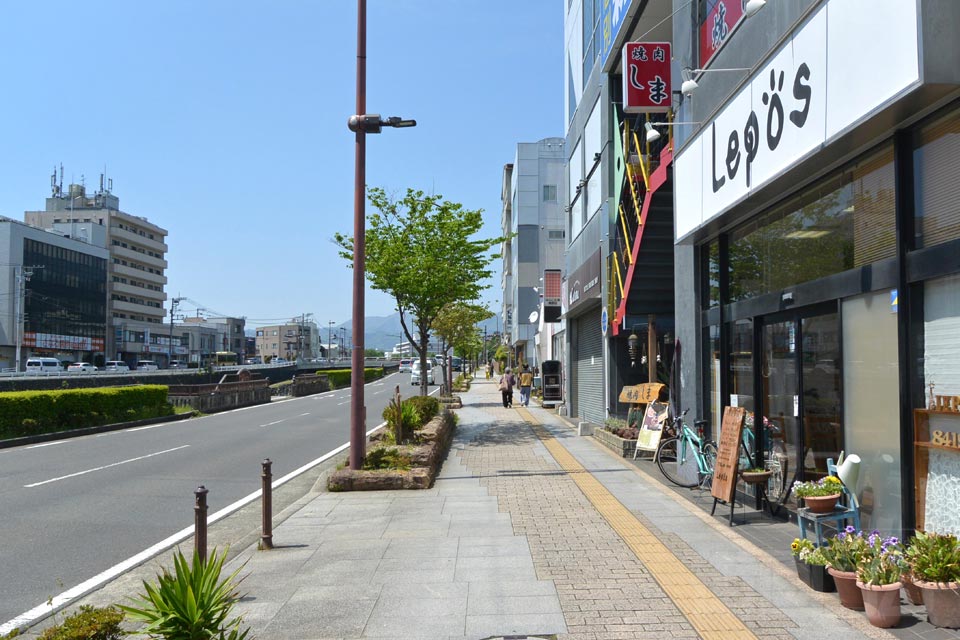 秦野市本町