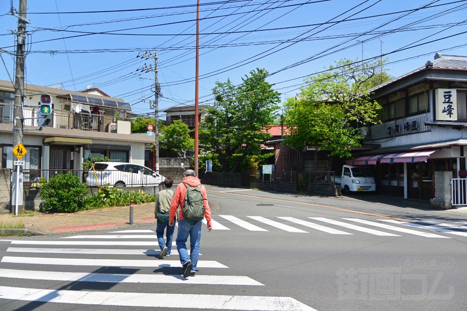秦野市本町