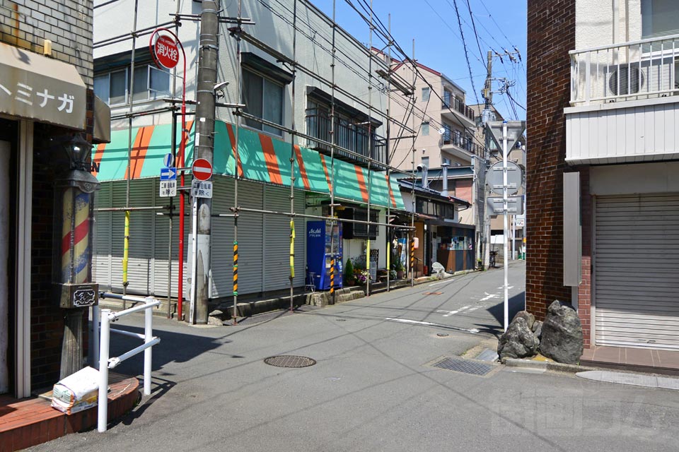 秦野市本町