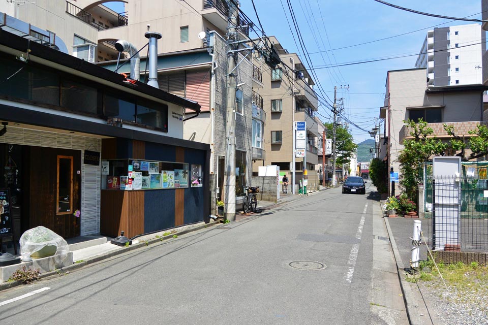 秦野市本町